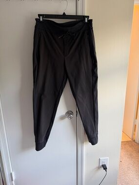 Athleta Black Women's Headlands Hybrid Jogger